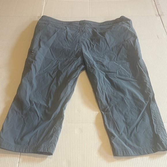 Eddie Bauer light blue capri lightweight fabric with bungee cord tabs zipper - Picture 7 of 11